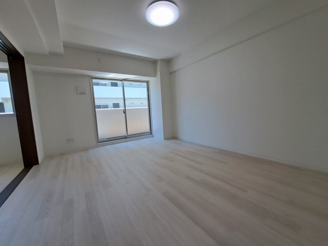 ＧＲＯＯＶＥ上甲子園レジデンスの居間・リビング