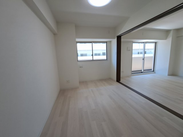 ＧＲＯＯＶＥ上甲子園レジデンスの洋室