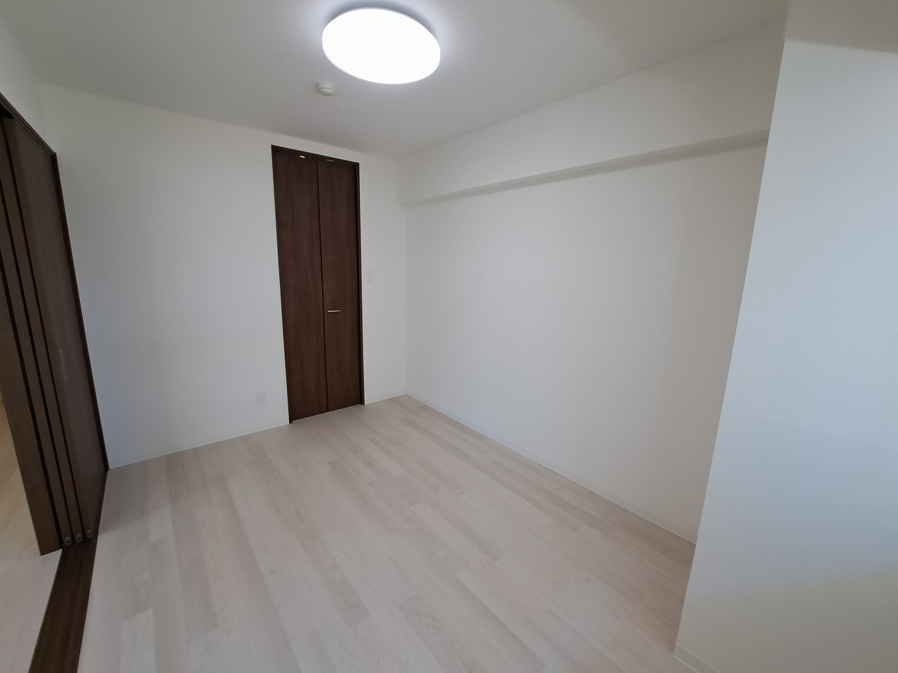 ＧＲＯＯＶＥ上甲子園レジデンスの寝室