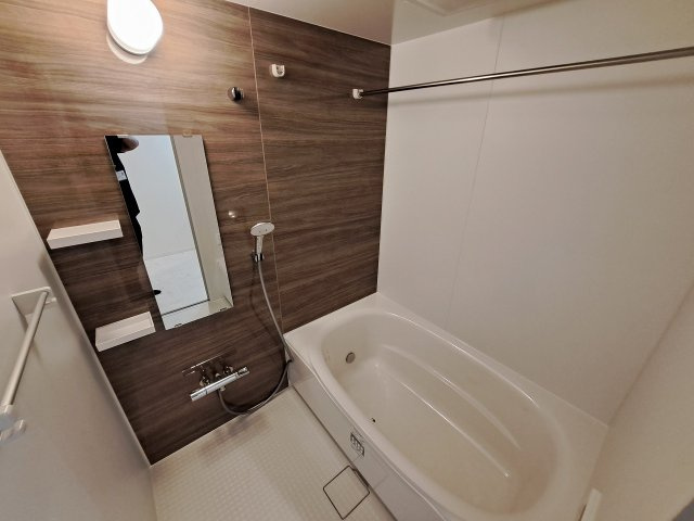 ＧＲＯＯＶＥ上甲子園レジデンスの浴室