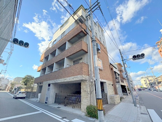 ティアラ小松の外観