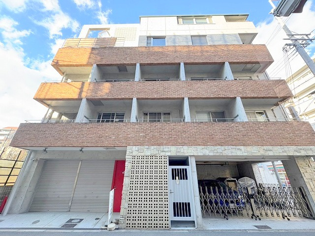 ティアラ小松の外観