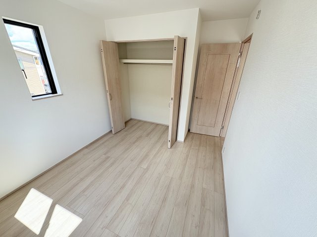 明石市魚住町中尾　新築戸建B号棟の玄関