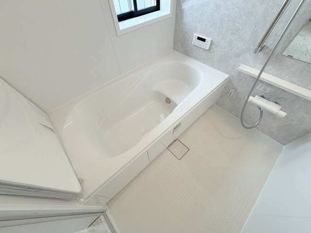 明石市魚住町中尾　新築戸建B号棟の浴室