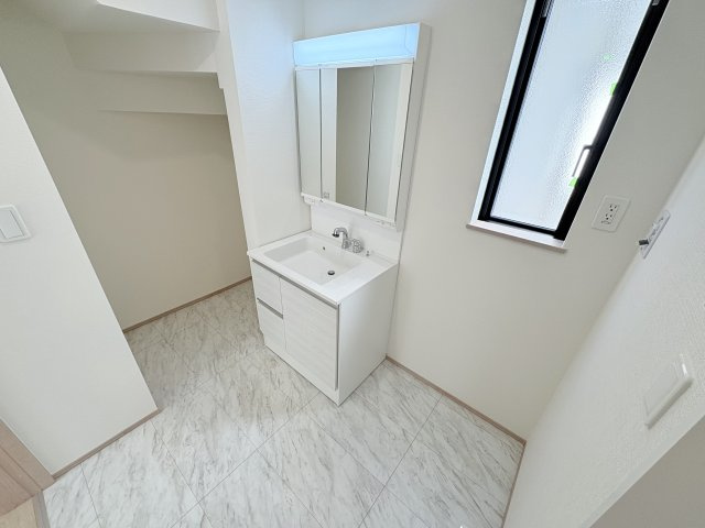 明石市魚住町中尾　新築戸建B号棟の独立洗面台