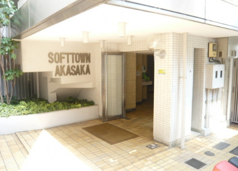 港区赤坂６丁目の賃貸マンションのエントランス