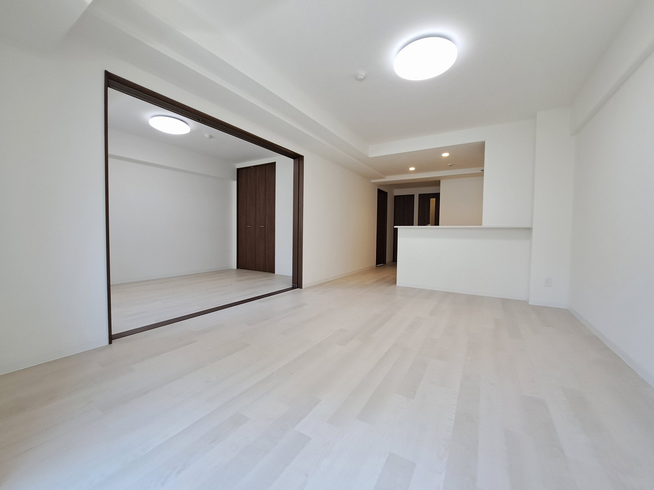 ＧＲＯＯＶＥ上甲子園レジデンスの居間・リビング