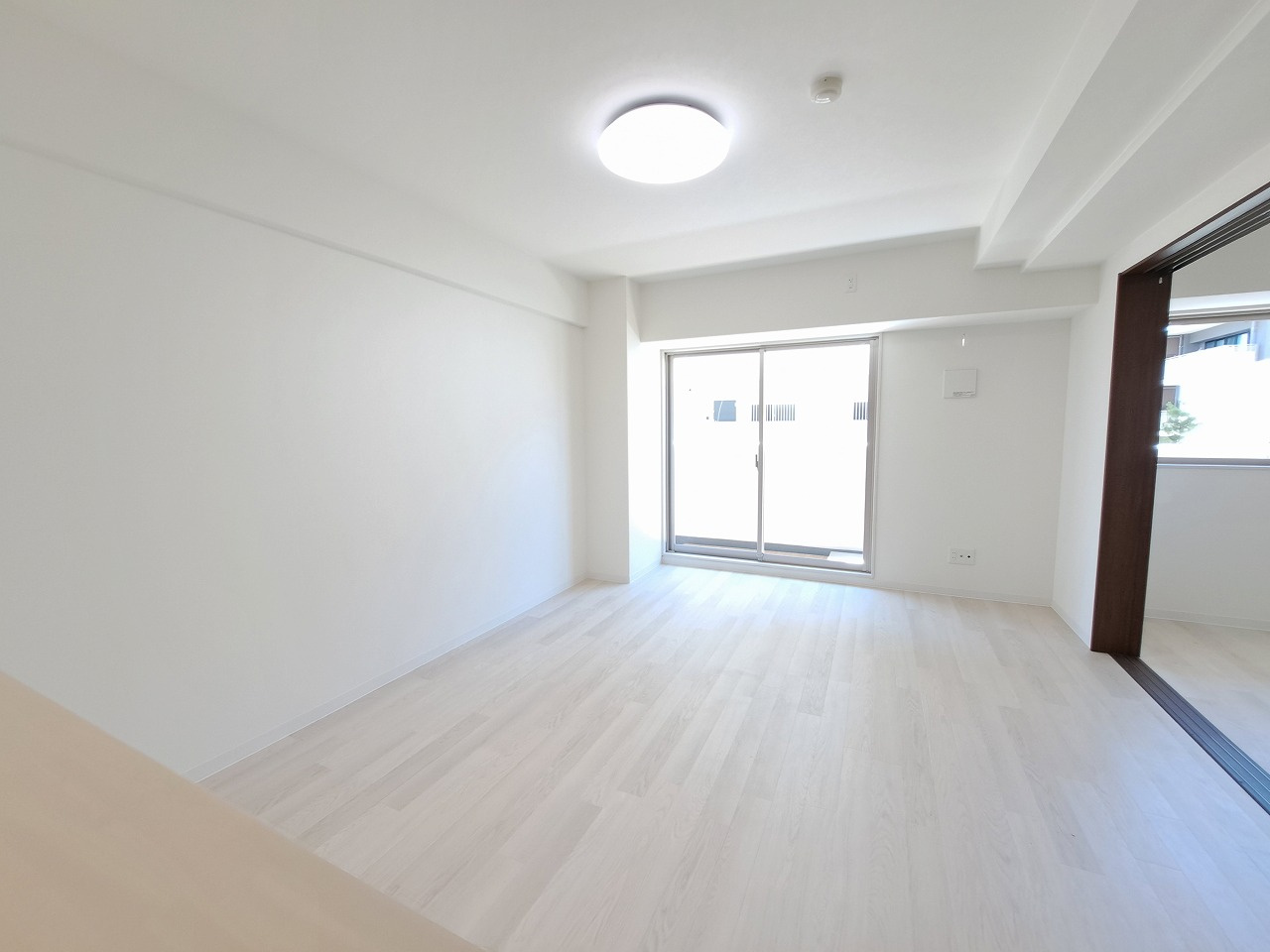 ＧＲＯＯＶＥ上甲子園レジデンスの居間・リビング