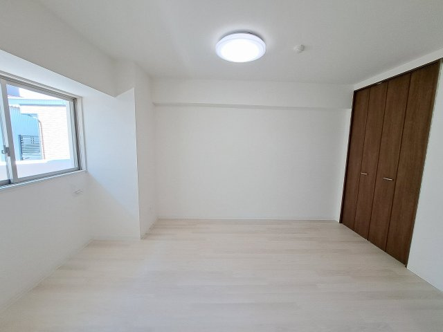 ＧＲＯＯＶＥ上甲子園レジデンスの居間・リビング