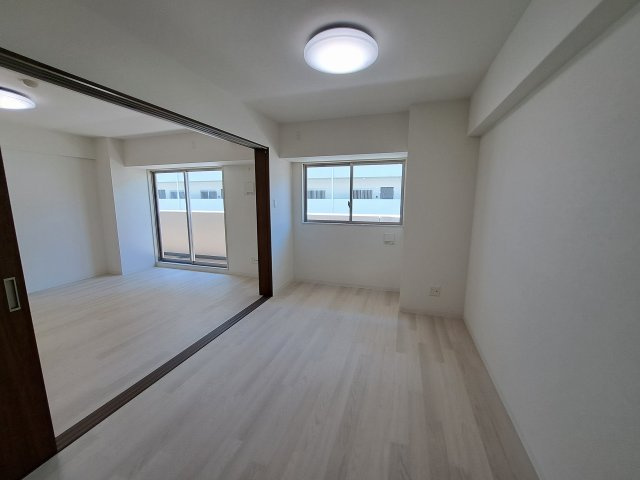 ＧＲＯＯＶＥ上甲子園レジデンスの洋室