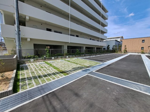 ＧＲＯＯＶＥ上甲子園レジデンスの駐車場