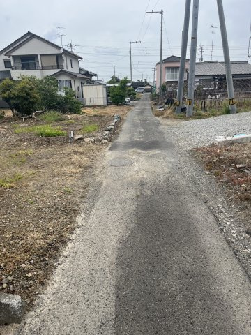 西条市野々市土地【374】約62.29坪の前面道路含む現地写真