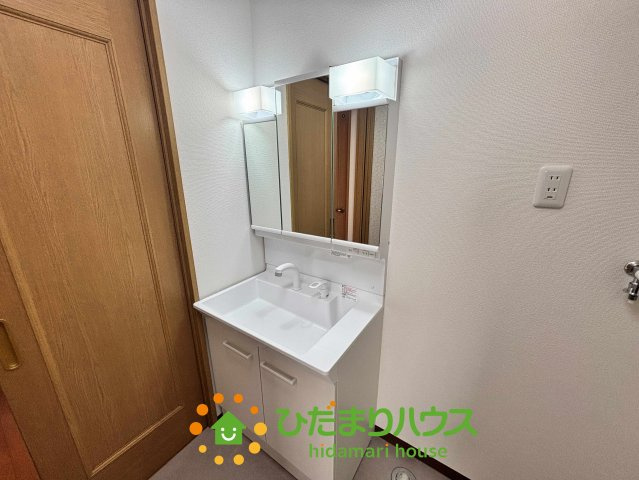 加須市久下1期　中古一戸建ての独立洗面台