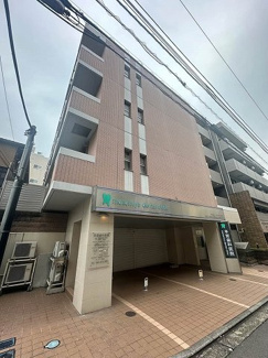 【外観】 | 東急田園都市線「たまプラーザ」駅まで徒歩3分！便利な立地の4階建てマンションです♪通勤通学はもちろん、お買い物やお出かけにもGood☆