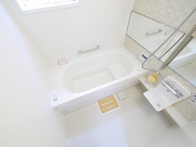 四季の風の浴室|落ち着いた空間のお風呂です