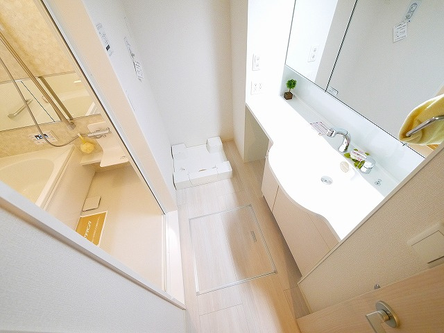 四季の風の洗面所|ゆったりとスペースのある洗面所