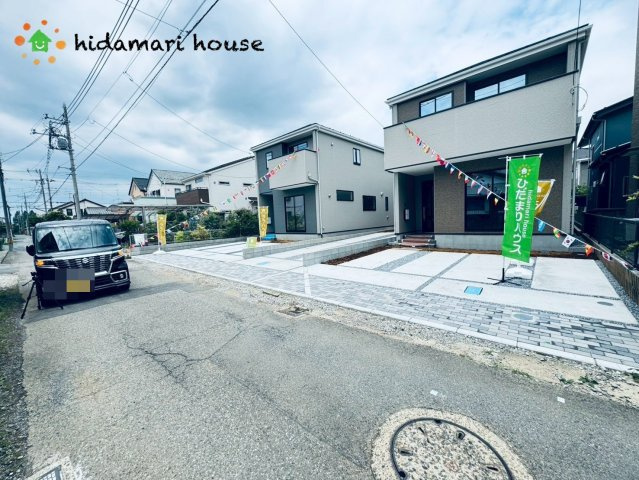 見沼区大和田町1期　新築戸建　アーバンスタイル03の前面道路含む現地写真