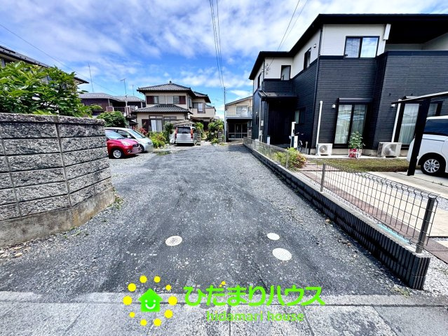 久喜市鷲宮中央1丁目　売地の前面道路含む現地写真