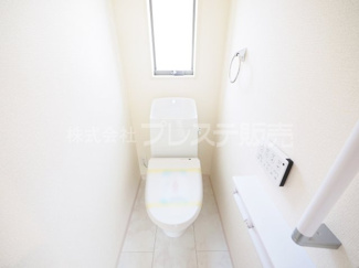 【トイレ】 | 現地写真（１号地２階トイレ）温水洗浄便座を標準装備！