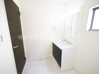 【洗面所】 | 現地写真（１号地洗面）シャワー付き洗面化粧台