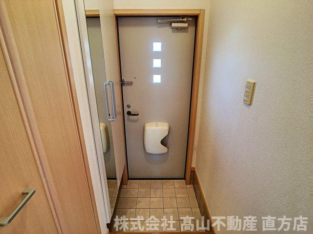 直方市大字頓野のアパートの玄関