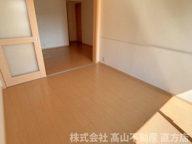 直方市大字頓野のアパートの洋室