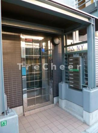 コムNYのエントランス