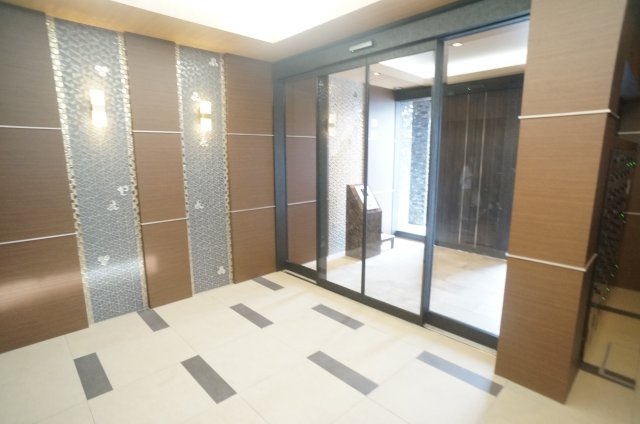 ラ・ティーダ宝塚のエントランス