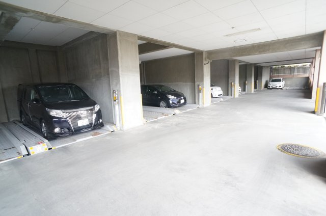 ラ・ティーダ宝塚の駐車場