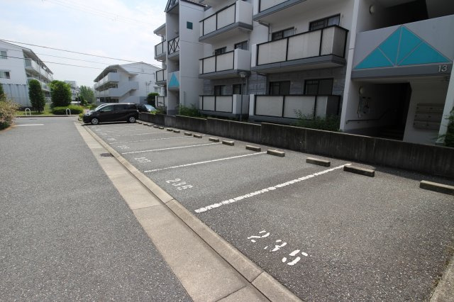 井吹東シティコートの駐車場|井吹東シティコート