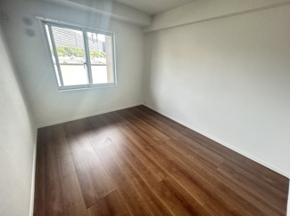 【洋室】 | 京成サンコーポ稲毛 2 号棟 | 明るく開放的な洋室で、心地よい暮らしを実現！！