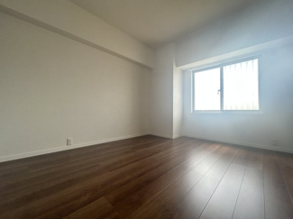 【洋室】 | 京成サンコーポ稲毛 2 号棟 | 明るく開放的な洋室で、心地よい暮らしを実現！！