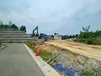 【前面道路含む現地写真】