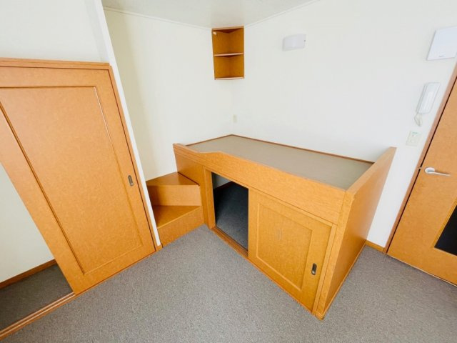 レオパレスエスポワールＵのその他|ベットの下も収納できます