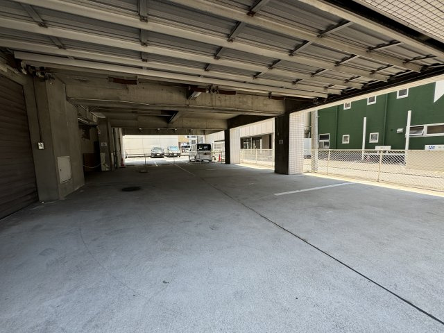 名古屋市千種区今池南の賃貸マンションの駐車場