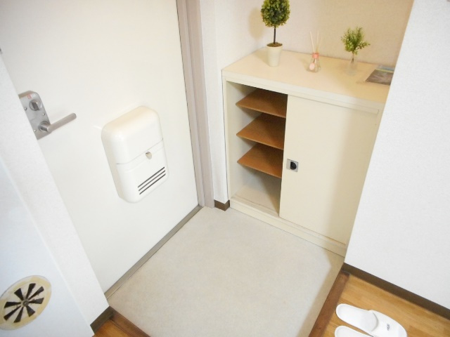 川口市宮町の賃貸マンションの玄関