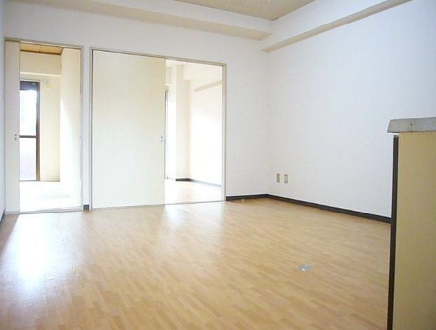 川口市宮町の賃貸マンションの居間・リビング