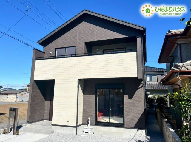 深谷市上野台　新築一戸建て　ブルーミングガーデン　01の外観|シンプルな配色のお洒落な外観です♪