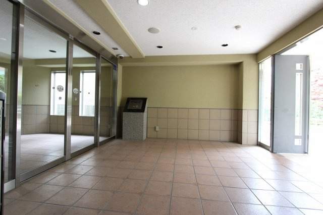 ラ・シェーナ三郷アビエルトのエントランス|建物の内部です