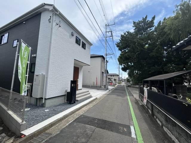 新築　前橋市紅雲町二丁目24-1　LIGNAGE　1号棟の前面道路含む現地写真|現地写真　西側接道幅員約4ｍ