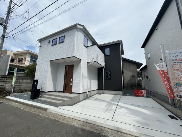 新築　前橋市紅雲町二丁目24-1　LIGNAGE　1号棟の駐車場|現地写真　駐車スペースは並列2台分可能です！
