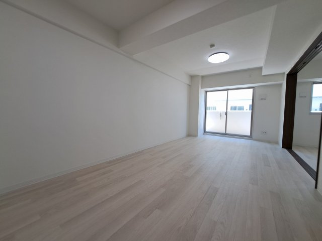 ＧＲＯＯＶＥ上甲子園レジデンスの居間・リビング