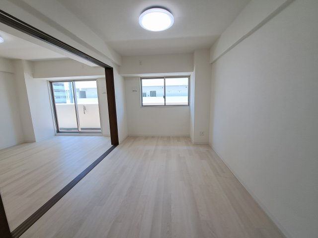 ＧＲＯＯＶＥ上甲子園レジデンスの洋室