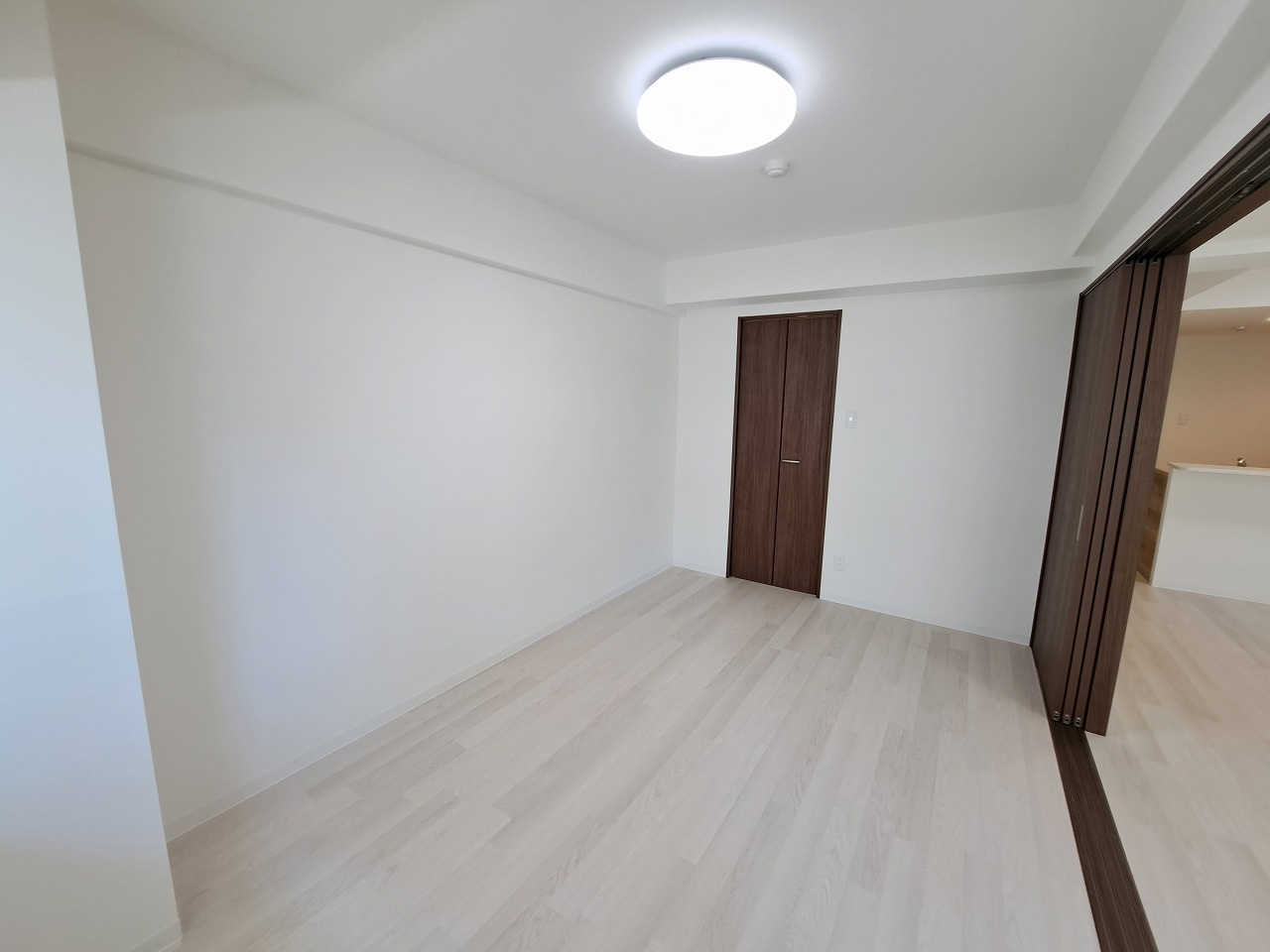 ＧＲＯＯＶＥ上甲子園レジデンスの洋室