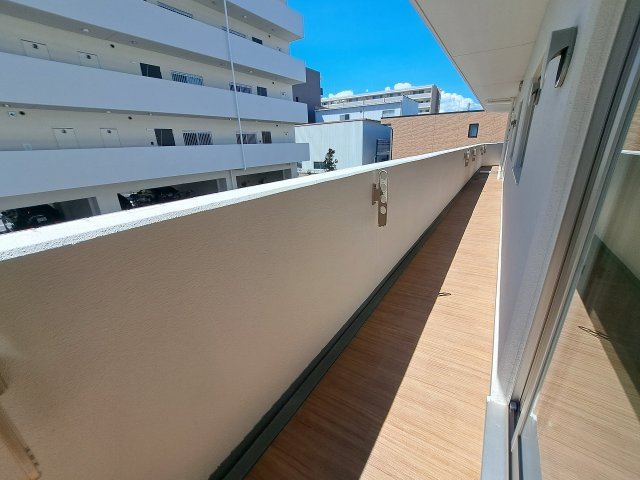 ＧＲＯＯＶＥ上甲子園レジデンスのバルコニー