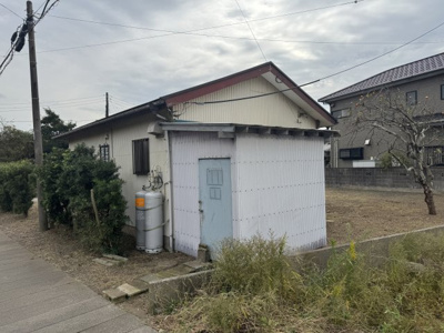 【その他】 | 富津市上飯野中古戸建 | 外物置き