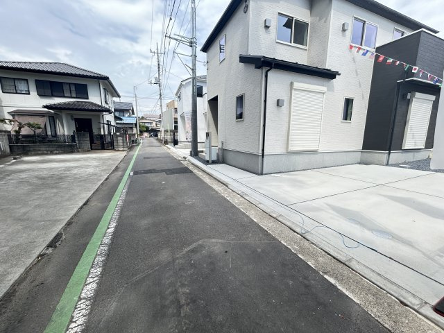 新築　前橋市紅雲町二丁目24-1　LIGNAGE　2号棟の前面道路含む現地写真|現地写真　西側接道幅員約4ｍ