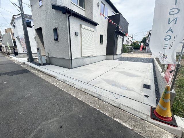新築　前橋市紅雲町二丁目24-1　LIGNAGE　2号棟の駐車場|現地写真　駐車スペースは並列2台分可能です！

