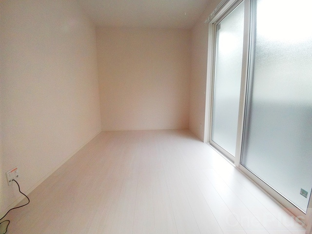 サニーシティーの洋室