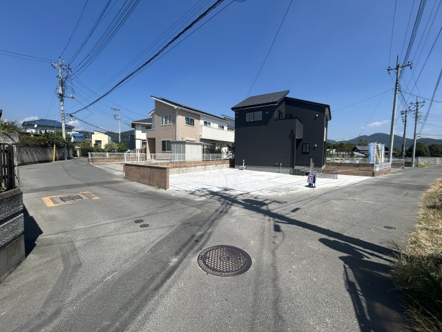 新築　桐生市相生町第26　Livele Garden.S　1号棟の前面道路含む現地写真|現地写真　南側接道幅員約4ｍ　西側接道幅員約4ｍ